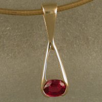 JE43a pendant in 14KTY and red spinel