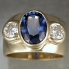 18KT white gold ring with sapphire and diamonds